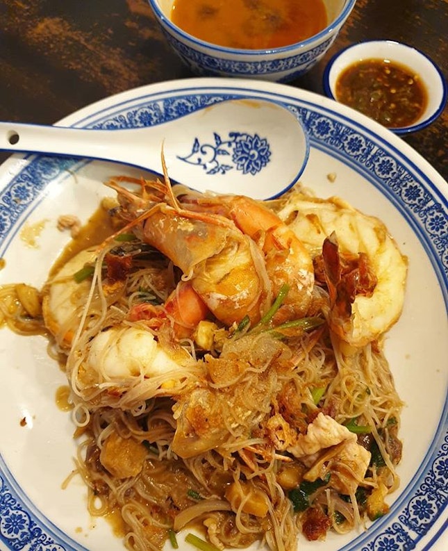 Da shi jia wok fried big prawn white bee hoon ($16.80)!