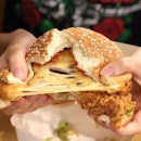 Had such a messy meal trying out this zinger mozzarella burger from @kfc_sg 😹 but #forthegram i guess because look at that #cheesepull going on 😹 
Do it while its hot though, because the cheese patty quickly cools and becomes less stretchy and more rubbery as time passes!