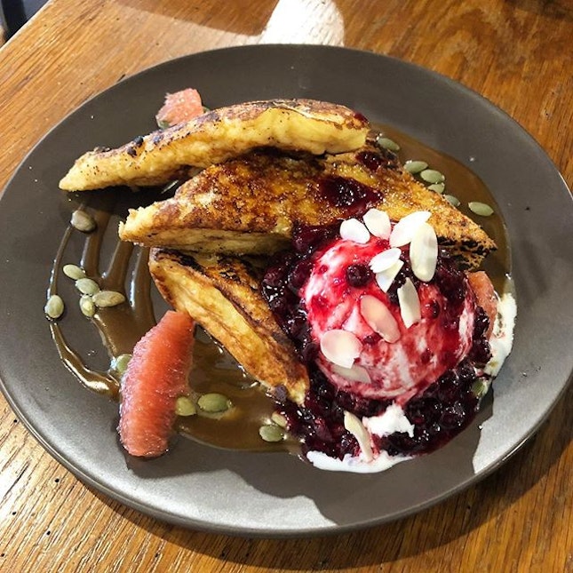 Brulee French Toast ($17) that was so fluffy and eggy 😋 That warm buttery french toast coupled with that cold vanilla ice cream is just so good☺️ Oh and don't forget to use your entertainer app for 1-for-1 to sweeten the deal even further!