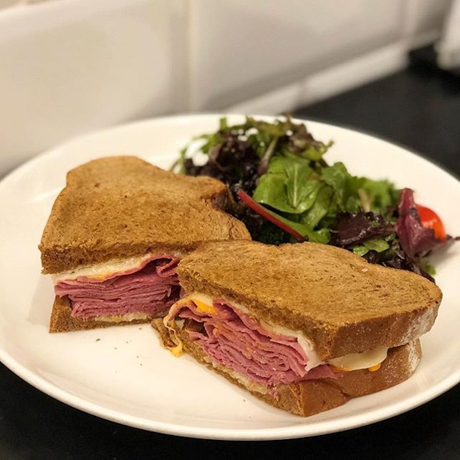 [Classic Reuben-$18]

Loved the bread, which was soft and fluffy yet perfectly crisp on the edges!