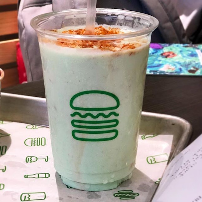[Pandan Shake-$7.80]

Exclusive to @shakeshacksg is this pandan shake which I have to say did quite a good job and is really "gao" (thick) with the pandan being really fragrant.