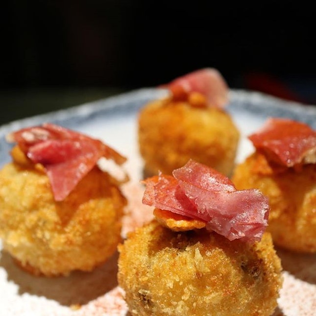 Wishing I could have these jamon croquettas for breakfast 😊
.