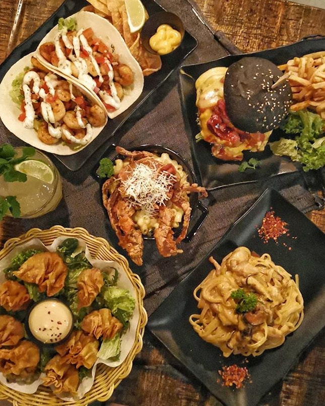 @burp.tanjongkt a Cosy and Friendly Bistro Bar located at the Heart of Tanjong Katong😍😍
Serving varieties of dish like Pasta, Burger, Home Baked Dessert and many more!!