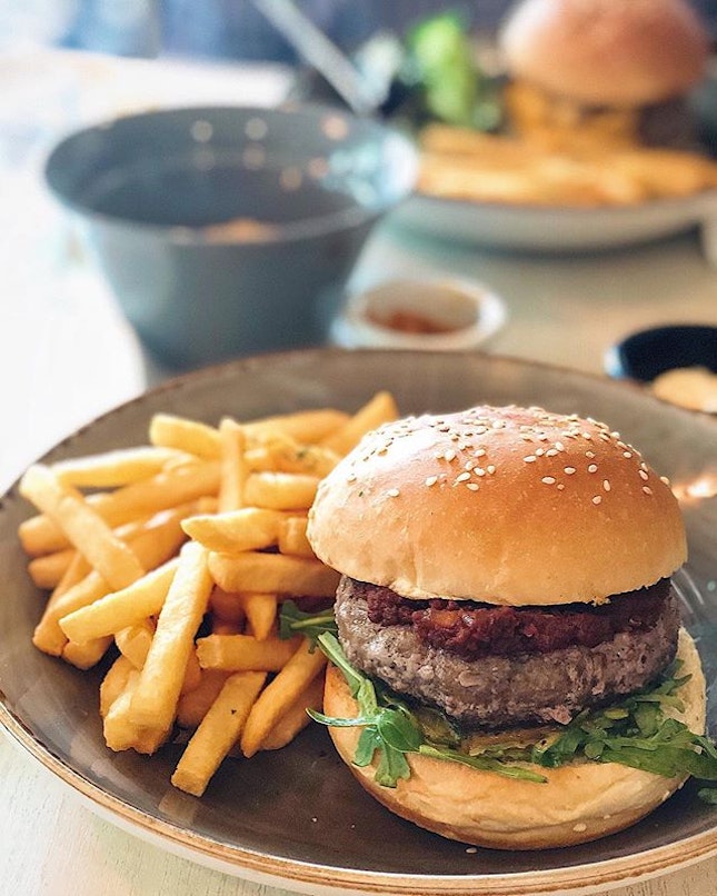[Botanic Gardens] Simple and fuss-free flavours on their Wild Rocket Beef Burger ($19.20)—the medium-rare beef was the stand out here; having a nice, meaty texture and bite, with a good crust on the outside.