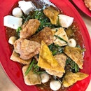 [Upper Thomson] The pieces of Yong Tau Foo here aren’t stuffed to the seams, but everything is nicely fried, and the salty, moreish gravy makes it a more than decent plate.