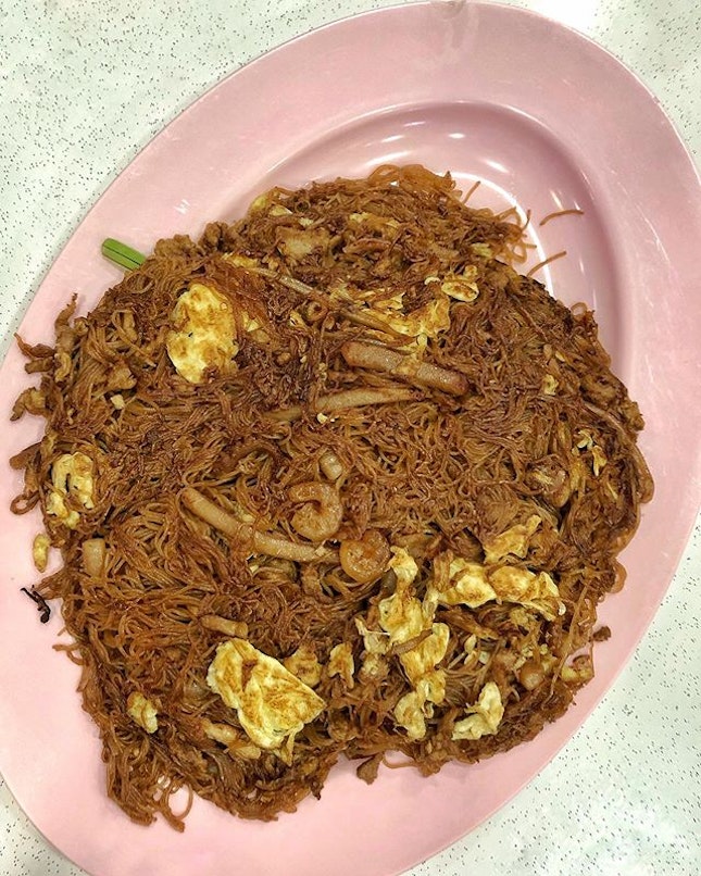 [Aljunied] I think you can clearly see there’s no crispy burnt exterior whatsoever on their JB San Lou Mee Hoon ($14)—it’s just been pressed down.