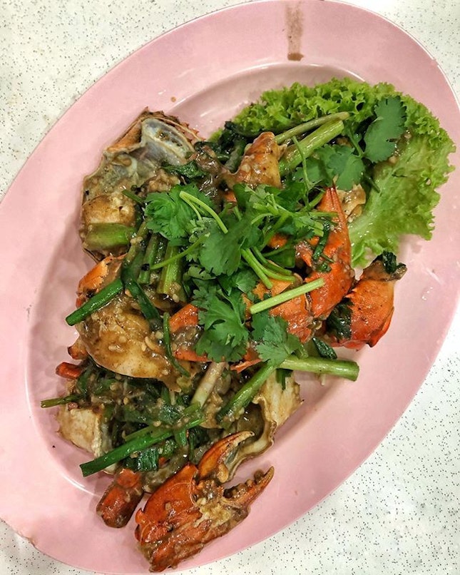 [Aljunied] There’s a slight sweetness in their white pepper crab sauce that prevents it from becoming overpoweringly spicy, but it’s also quite salty.