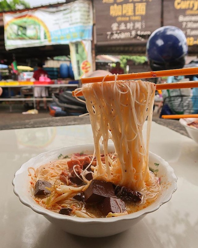 If you don’t try Ayer Itam Sister Curry Mee while you’re in Penang, did you even go to Penang?!🤣 Made it to the area around 9+ in the morning and was relatively surprised to see that there was no queue at all (perhaps due to the rain in the early morning ☔️).