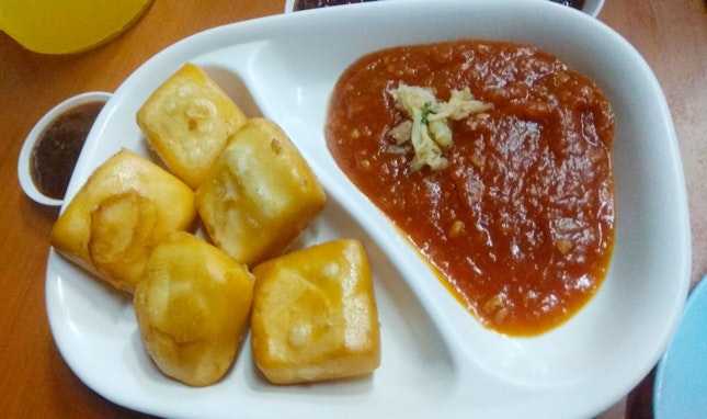 Mantou With Chilli Crab Sauce