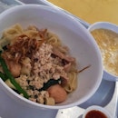 Dry Mee Hoon Kueh With Shrimp Balls, Pork Balls & Pork Slices