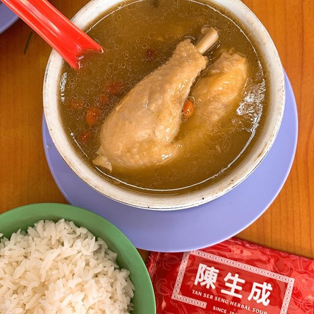 ✨Tan Ser Seng ⁣
Herbs Restaurant 🇸🇬✨⁣
⁣
This $13 bowl of Herbal Cordycep chicken soup was recommended to me by a dear friend of mine & I was soo impressed with it.