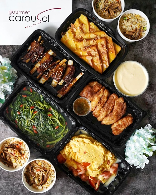 Now we can have buffet at home, by order Carousel at @royalplazaonscotts, the legendary buffet restaurant. They are delivering islandwide with family bentos set for 4 or ala carte dishes