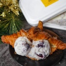 Sweet treat for today hot weather is limited edition gelato from @dopadopa.sg for this festive season, Blueberry Pie.