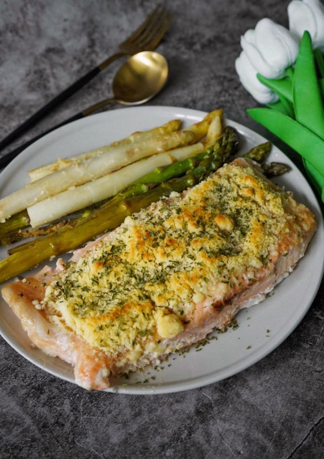 *Recipe*  Busy baking lately, don’t have time to prepare meal that required many steps. I made Parmesan Crusted salmon, simple, easy and done less than 30 mins.