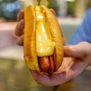 Acc little boss go to @shakeshacksg, and tried their underrated hotdog bun (normally people will order burger), when actually Shake Shack Beginning as a humble hot dog cart.