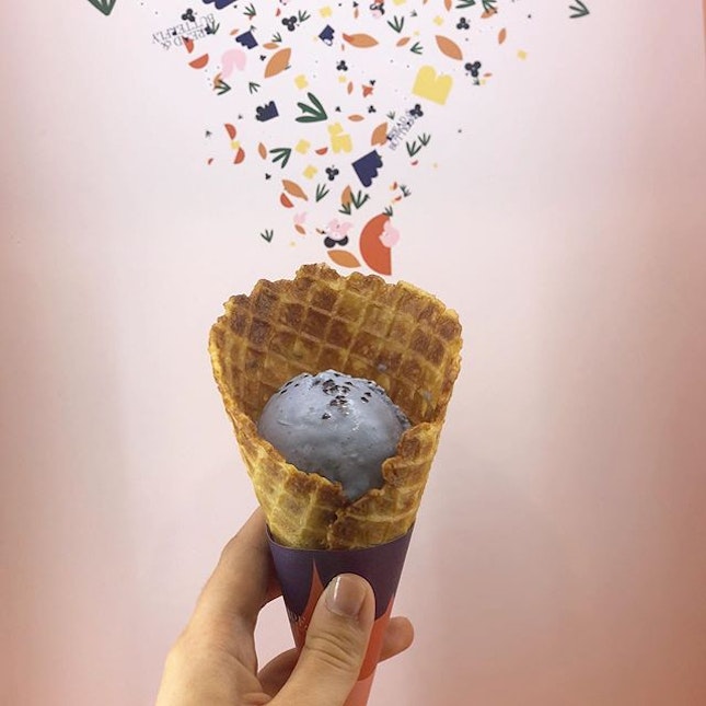 When your cone is literally BURSTING with flavour🤪🎇
-
-
-
Usually when vanilla is paired with sea salt, either the vanilla is hidden by the saltiness or the saltiness will overpower the vanilla.