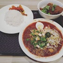 3⭐ The Rendang chicken is not bad but the Mee Siam is too spicy for me.
