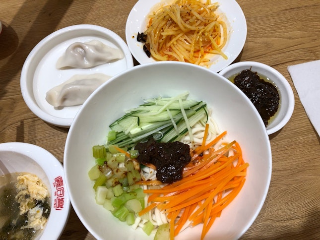 Zha Jiang Mian+ Pork Cabbage Dumplings (4 pieces) + Free soup lunch set $8.9+
