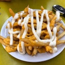 We found hot, crispy and delicious cheese fries (look at the generous serving of cheese).