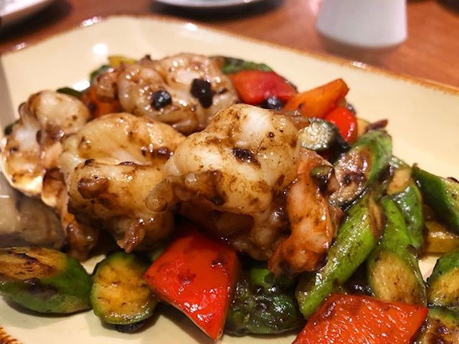 Prawns with asparagus and assorted vegetables is especially good when the prawns are so fat and juicy.