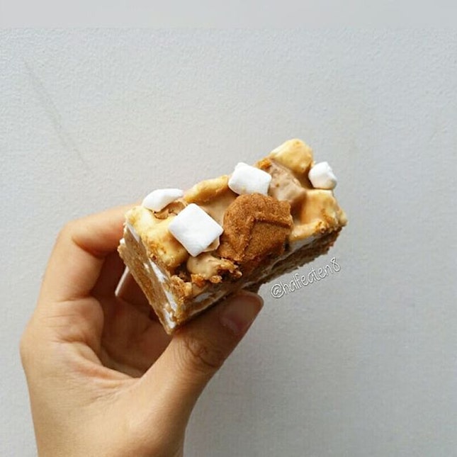 📍 [London] Biscoff Rocky Road from Crumbs & Doilies!