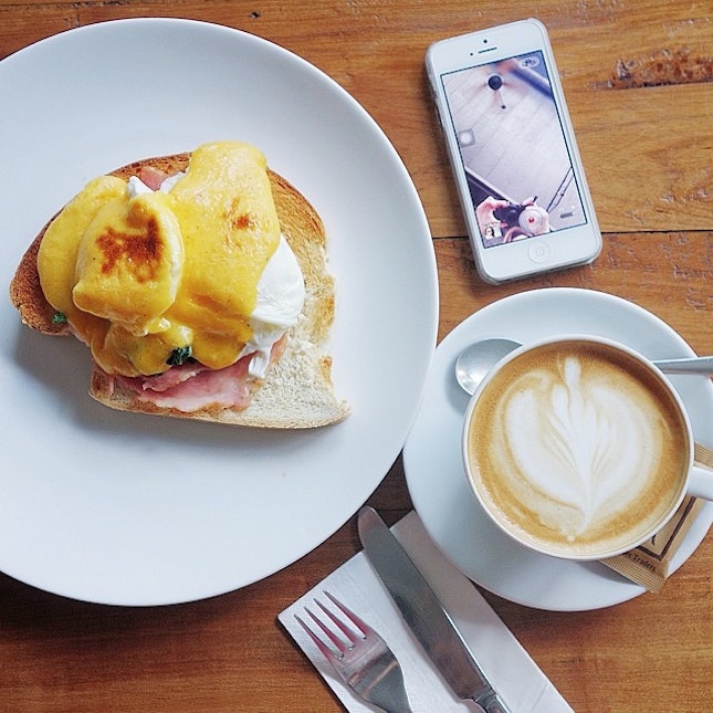 Cafe Visit // Eggs benedict and a 'kuppa' coffee at @KuppaThailand.