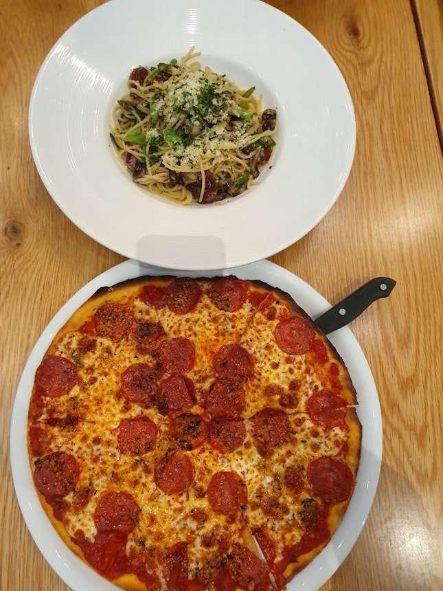 Chinese Sausage Pasta And Pepperoni Pizza