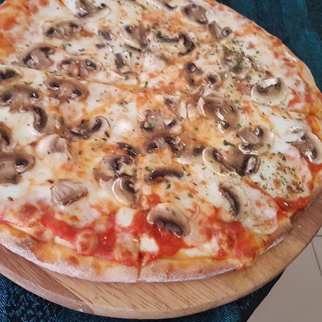Margeherita Pizza with added 'shrooms