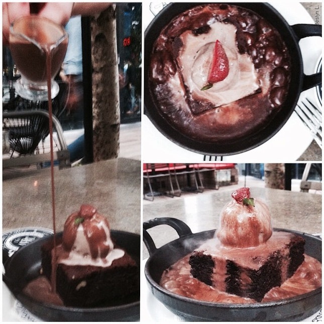 Sizzling Brownie 😋 #dessert #jesflog #jesweet #igers #latergram #cafehopkl #cafehopmy