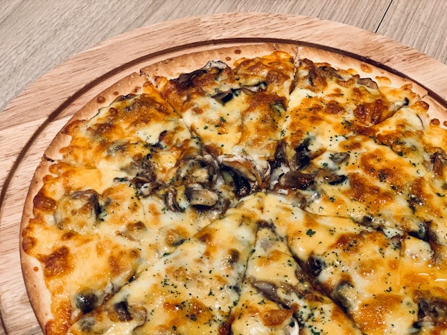 Mushroom & Truffle Flatbread Pizza ($23)