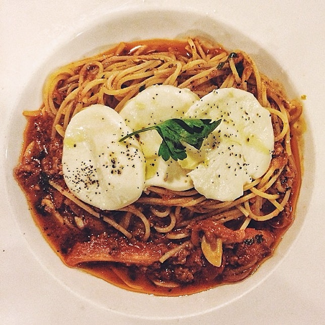 Spaghetti Bolognese with Mozzarella

Mouth Melting Mozzarella with sour and savory bolognese.