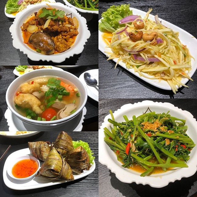 🐰 Affordable and good quality Thai food (approx S$6 to S$8 per dish, and S$16 to S$32 for fish) #sgigfoodies #sgfood #sgfoodies #sgfoodie #Burpple #BurppleSG #sgigfood #Thai #Thaifood #NakhonKitchenSG