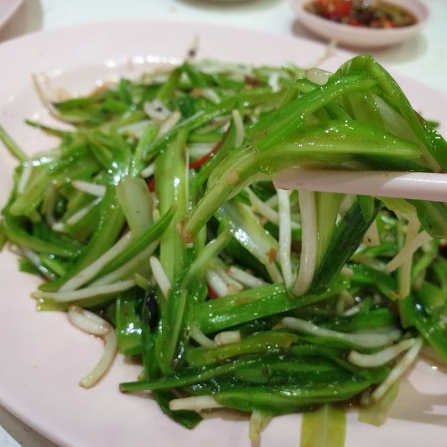 Green Dragon amd Bean Sprouts Stir Fried Vegetable