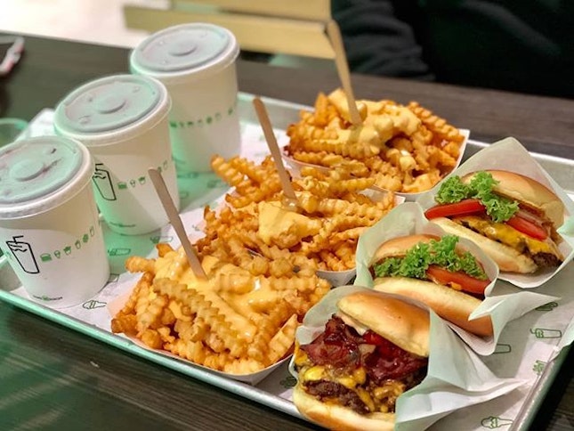 It's quite difficult to get nice burgers in Singapore and hence Shake Shack is to the rescue!