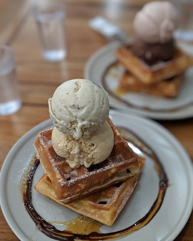 Nestled in the old world charm of Tiong Bahru lies this little chillax cafe for ice cream, tea and waffles!