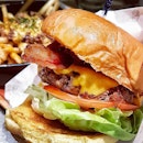 The Signature OMASAKE Applewood 🍎 Smoked Cheese burger !!!