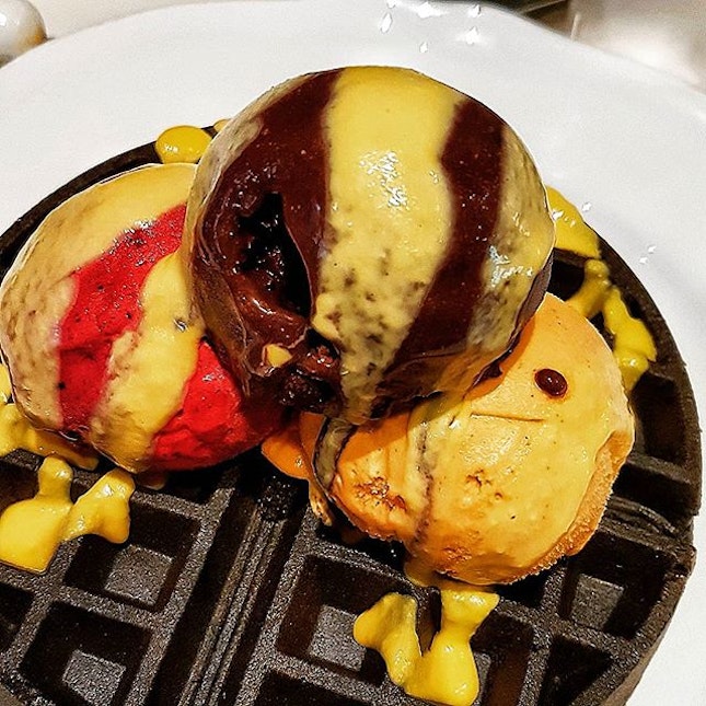 Drizzling dat Rich Salted Egg Sauce all over the Trio Ice cream Charcoal crispy Waffle !