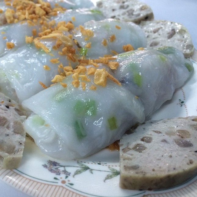 ข้าวเกรียบปากหม้อ ที่อร่อยที่สุดในกรุงเทพ #vietnam #vietnamese #vietnamesefood #vietnamesecuisine #vn #starvingtime #journeynjournal #aroidee #aroihere #bkasia #bkkmenu #itan #bangkok #foodporn #instafood #yum #noms #ดึกแล้วจะทำร้ายใครก็ได้ #ดึกแล้วจะโพสต์อะไรก็ได้ #mylifeisnogood #nofilter