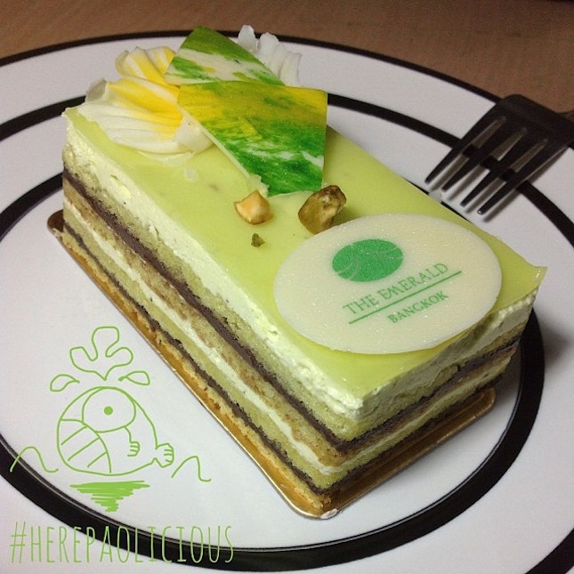 #Doodly #yummy #cake #the #emerald #dessert #herepaolicious