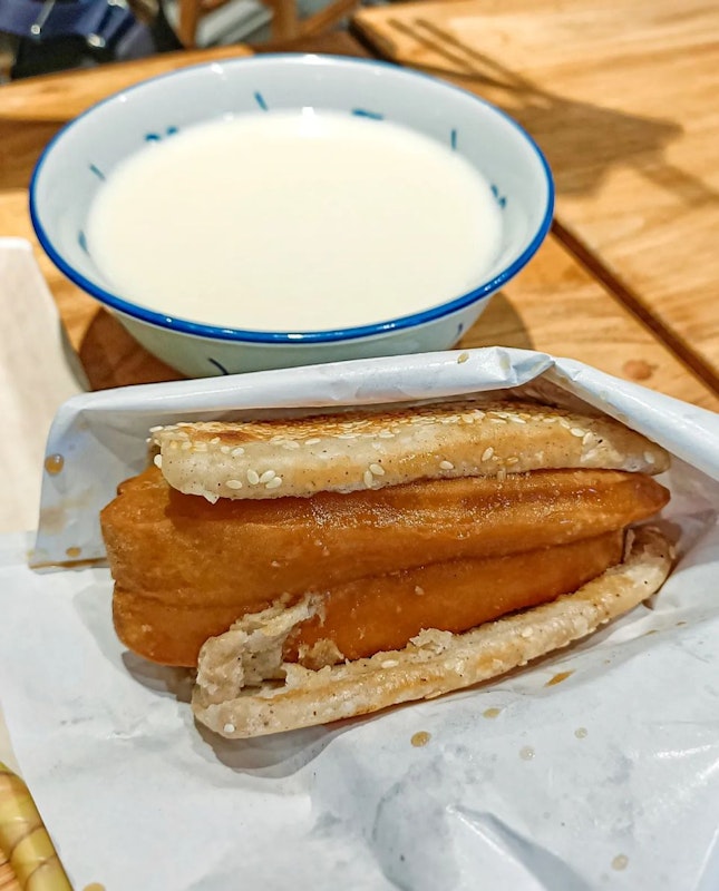 Soyabean Milk and Shaobing Youtiao Sandwich 
