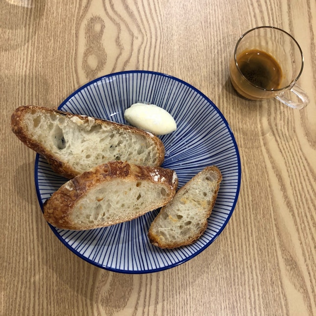 Sourdough with butter and seasalt
