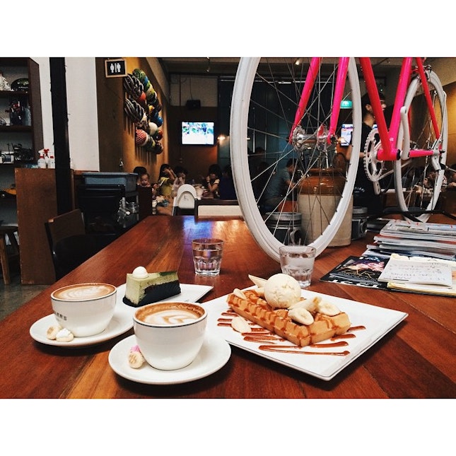 Nice food nice environment 🚲🚲 ~  #wheelersyard #cafesg #sgcafe #instafoodsg #eatoutsg #sgfood #sgeats #instafoodsg #burpple #sg #singapore #cafe #cafehop #cozy #coffee #crosscountry #cafehop #buddy #waffle #mocha #latte #bike