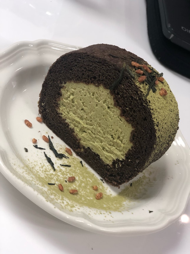 Houjicha & Genmaicha Roll Cake