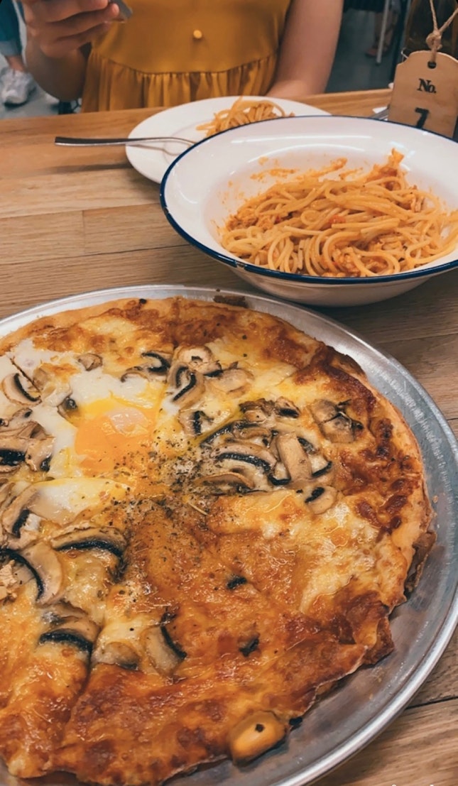 Truffle Mushroom Pizza & Chilli Crab Pasta