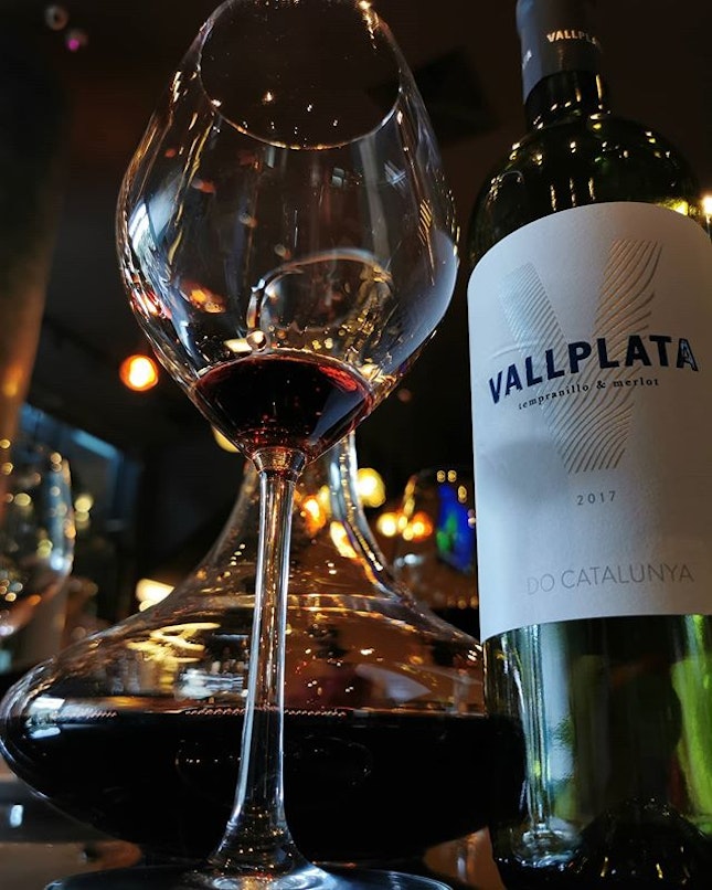 Nice wine from Spain Vallplata 👍
.