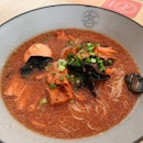 Red Wine Chicken Rice Noodle Soup w Egg ($8)