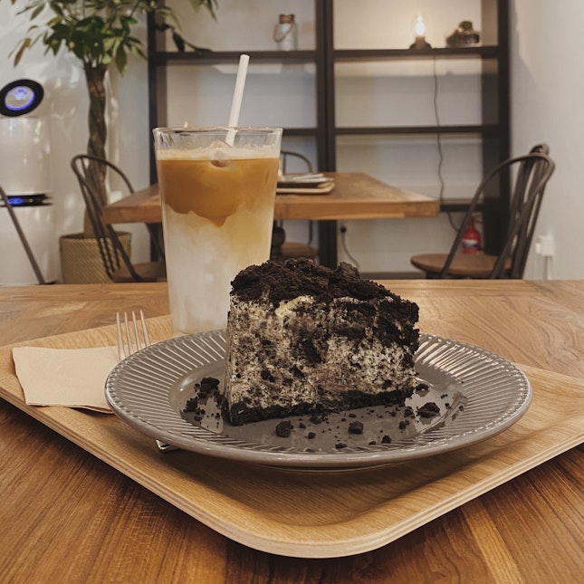 Oreo Cheesecake $6.80 | Iced Latte $7
