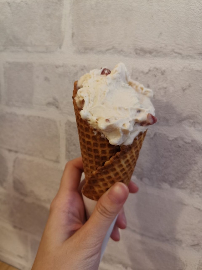 Whisky Cranberry Cone ($4.20/ Scoop)