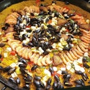 Always very #fascinated to see huge plate of just cooked #seafoodpaella 👀😋 #salivating #instafood #sgfood #burpple