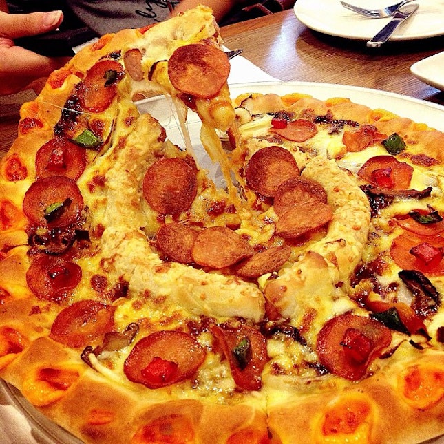 Nomm😻😻 #love #photo #picoftheday #instamood #food #yummy #instadaily #pizza #ham #sausage #cheese